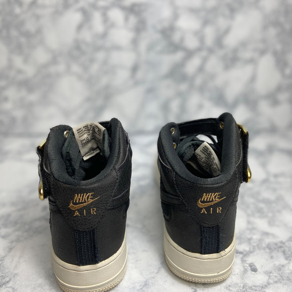 Black Summit White Lifestyle Airforce 1 LV8 - Picture 4 of 6